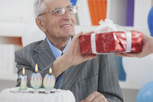 Come augurare a nonno un felice compleanno