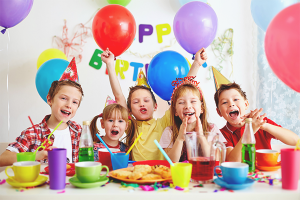 Come organizzare una festa di compleanno divertente