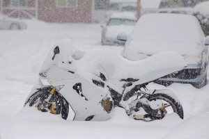 Comment ranger une moto en hiver