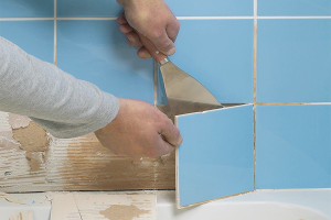 Comment enlever les vieilles tuiles des murs de la salle de bain
