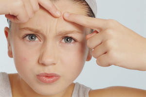 Come sbarazzarsi di acne sottocutanea sul viso
