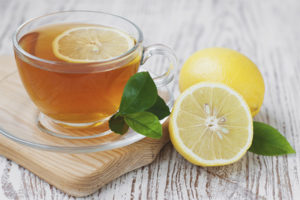 Les avantages et les inconvénients du thé au citron